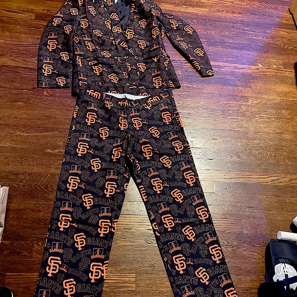 San Francisco Giants suit